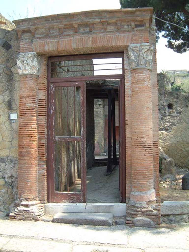V.35 Herculaneum, May 2001. Entrance doorway. Photo courtesy of Current Archaeology.